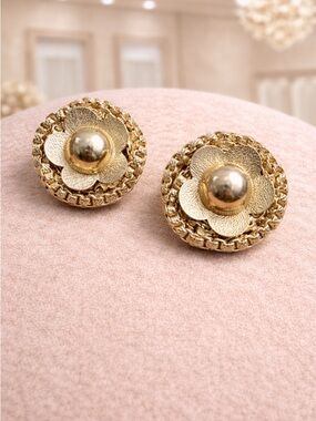 Vintage Stamped W GERMANY Gold Tone Flower Floral Stud Clip on Earrings Cocktail